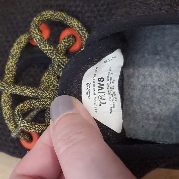 Allbirds Tree Runners Black and Yellow Size 8 Womens - Picture 6 of 6